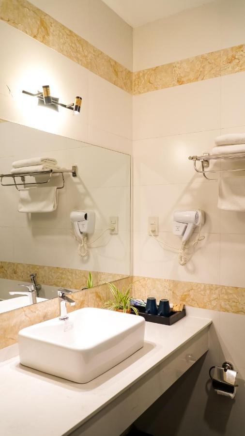 Bros Hotel โฮจิมินห์ซิตี้ ภายนอก รูปภาพ
